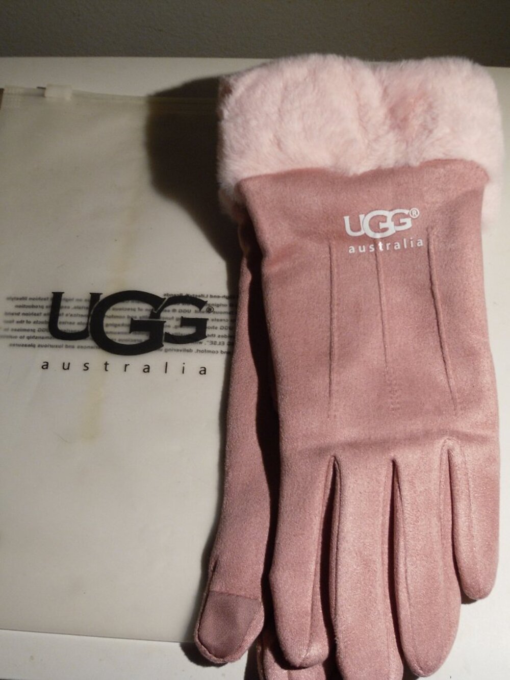UGG women's gloves pink new